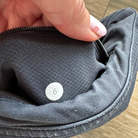 Lululemon black cropped leggings size 6 - Picture 4 of 8